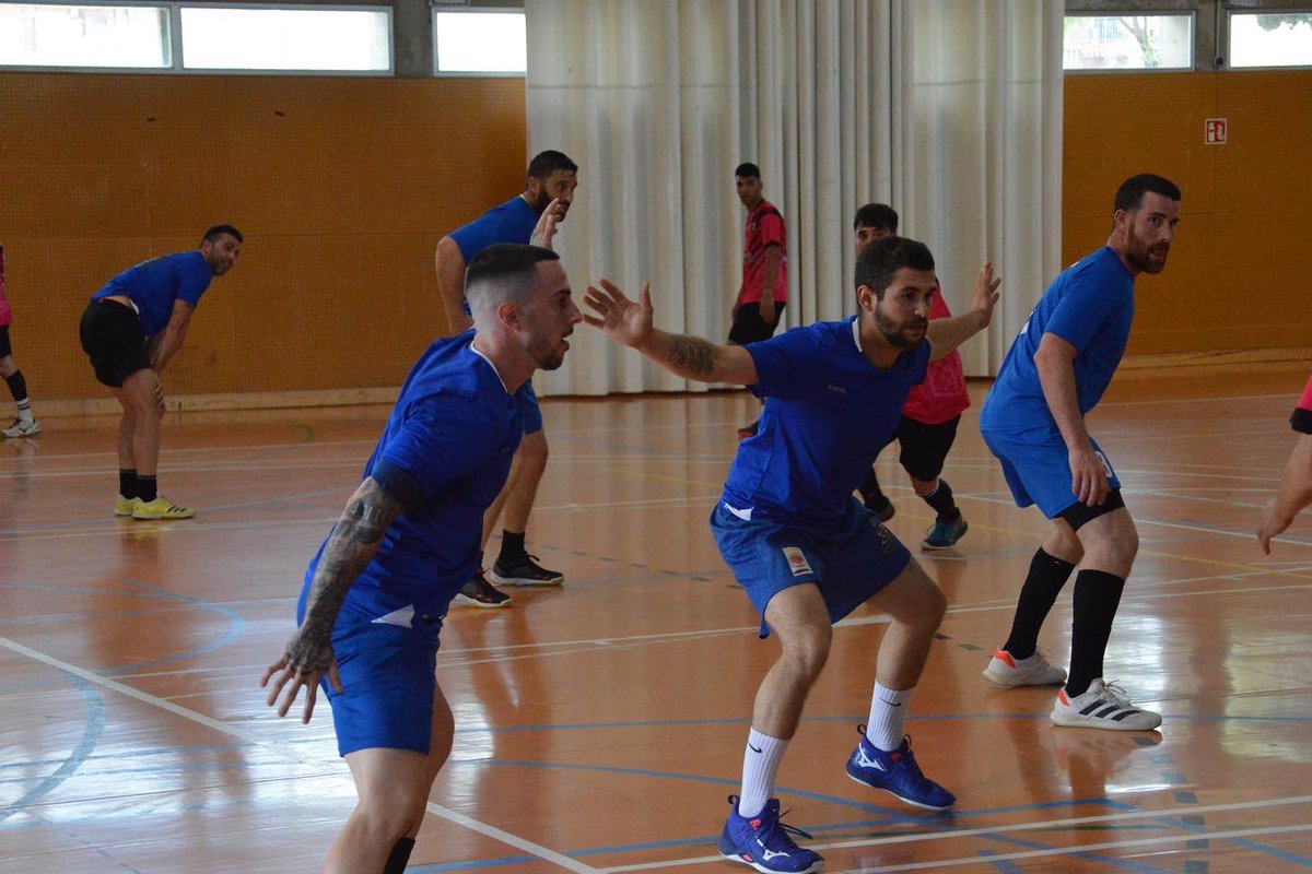 👏🏼👏🏼 Felicitar al dos equips pel partit i per fer-nos disfrutar d’una bonica tarda d’handbol! 

🆚<a href="/thandbolc/">Tarragona Handbol</a> 

🥁🥁 Quin goig veure la graderia plena, animant l’equip, ambient festiu com feia temps no es veia al polieportiu! 

❤️ <a href="/laCanonja/">Ajuntament de la Canonja</a> 𝗩𝗜𝗨 𝗟’ 𝗛𝗔𝗡𝗗𝗕𝗢𝗟!!