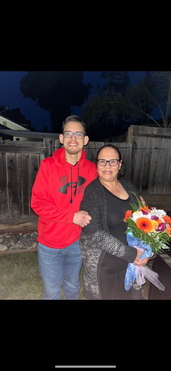 magallon_tv's tweet photo. @SJPD_PIO says a #Safeway employee was shot to death early this morning on Hamilton Ave.
Co-workers believe someone was stealing alcohol when the employee was shot. 
Family members have identified the victim as Manuel Huizar Cornejo.
#sanjose @nbcbayarea https://t.co/Ugp2CDGiNJ