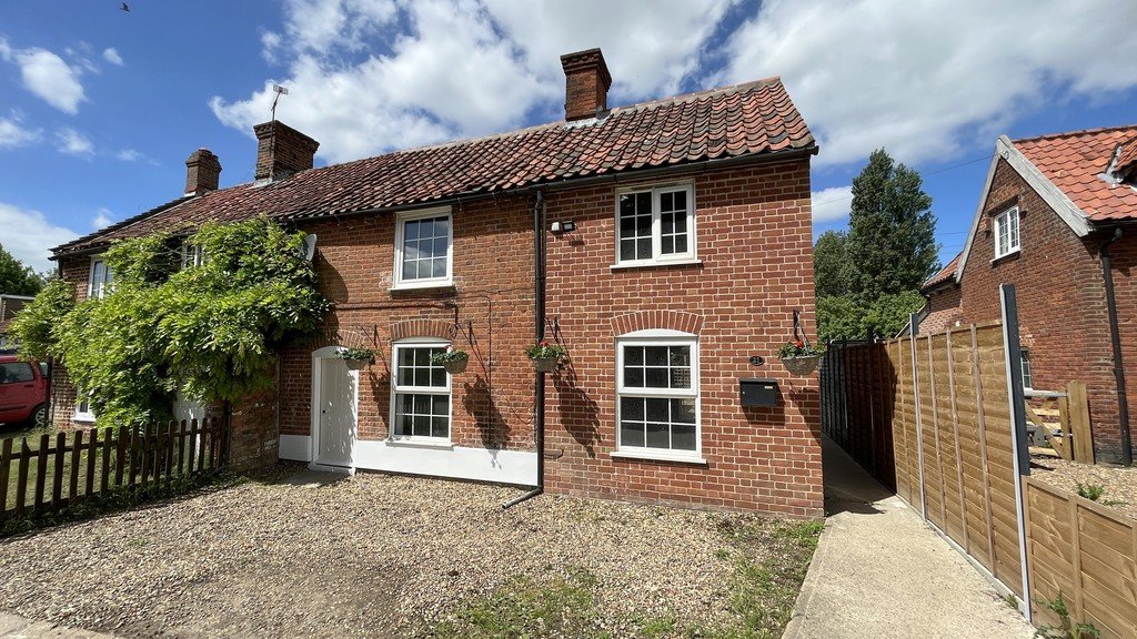 MuskerMcIntyre's tweet photo. For Sale: Hardley Street, #Hardley
✨https://t.co/PHeG9imCQW✨
With a list of improvements almost too long to list, we are pleased to offer this beautiful #chainfree renovated #cottage in the desirable rural village of Hardley.
#norfolkcottage #Norfolk #SouthNorfolk https://t.co/WAQJEVbB0g