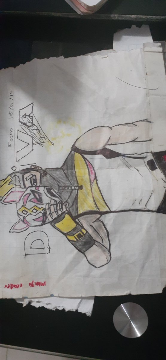 notexxus's tweet image. Encontre estos bocetos de hace 5 años