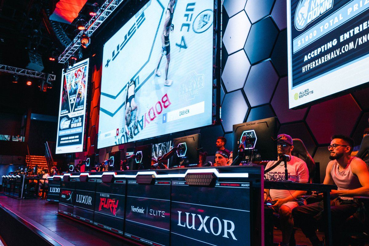 UFC 4 with <a href="/ESFLGaming/">ESFL</a> is looking real good. 🥵