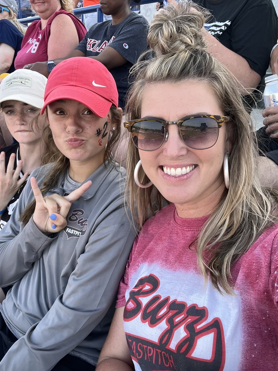 MrsBecknauld's tweet photo. #Guessthestretch #WCWS 7:19PM https://t.co/YzVDP0Ovdl