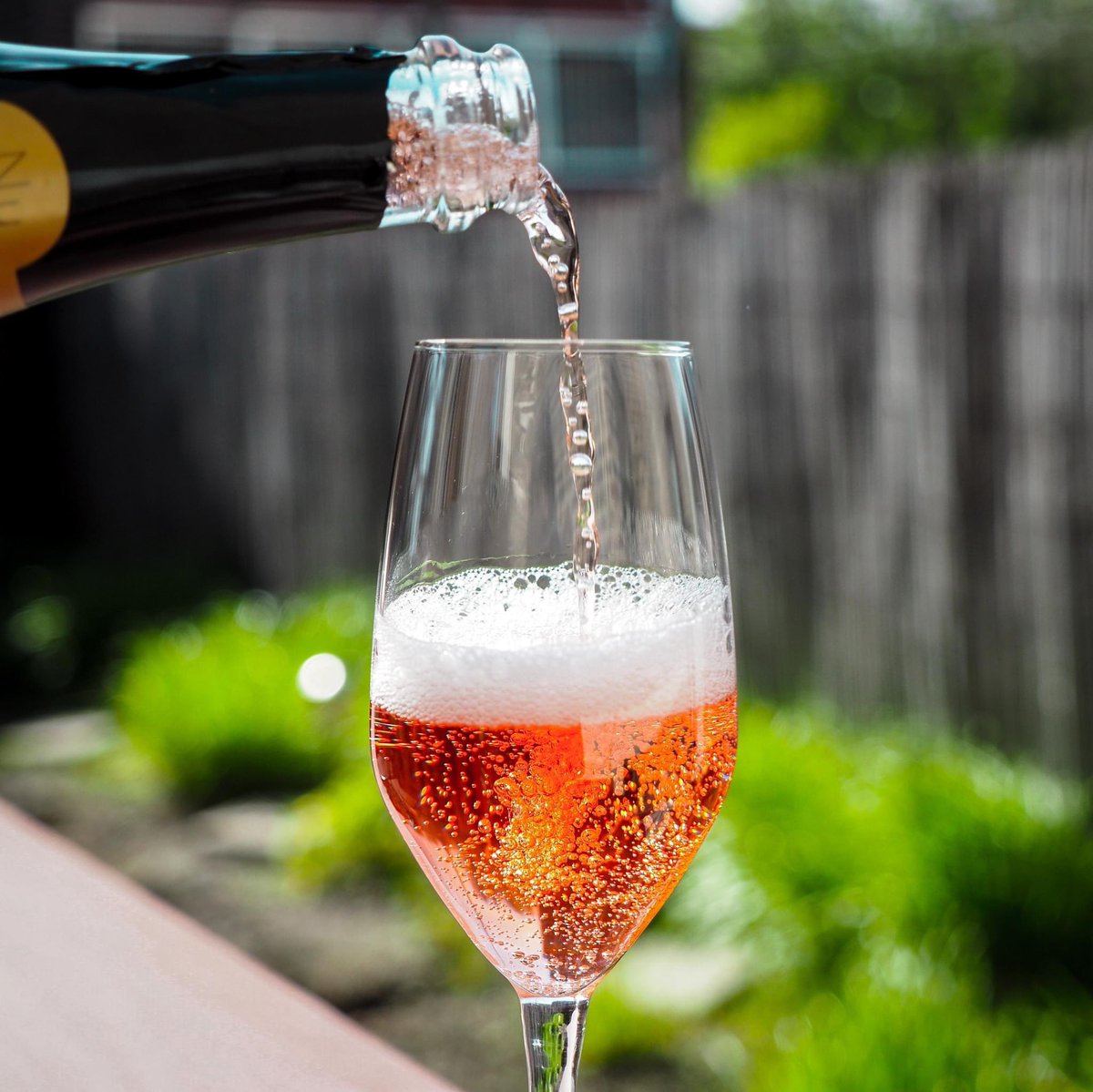 Homestead_Chi's tweet image. Your cure for the Sunday Scaries 🥂 #HomesteadOnTheRoof