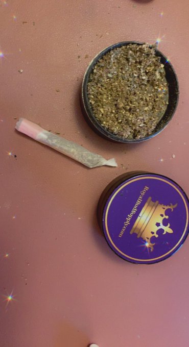 Don&rsquo;t worry boys.., my #headgame makes up for this wannabe #joint 😂 😂 https://t.co/P71AjSaUDT<a href="/tag/headgame"class="tags">#headgame</a><a href="/tag/joint"class="tags"><span>#joint</span></a>