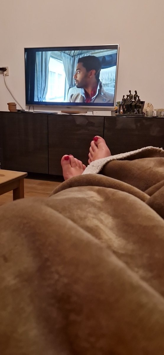 Bridgerton kijken in ons (nieuwe) paleisje 🥰🥰🥰🥰