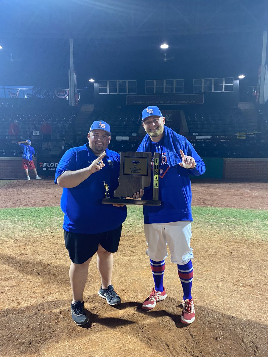 jacob_harden25's tweet photo. UPDATE: It’s 12:56 AM and I still haven’t found the words… 🔴🔵⚪️⚫️#BartStrong #MinerPride #SurviveAndAdvance https://t.co/lztaXERdwt