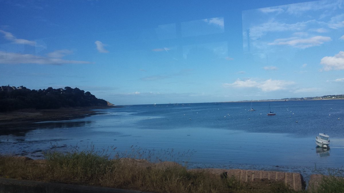 Après une journée de voyage, <a href="/PerrozSkol/">Skol Perroz</a> nous voilà 🤩😎🥳👍🏼