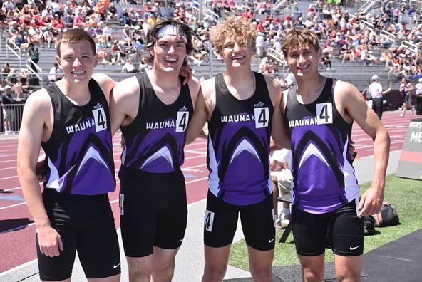 jakebovaa's tweet photo. New School Record 
3:23.44 in the 4x400 https://t.co/8TUUbdVLUP