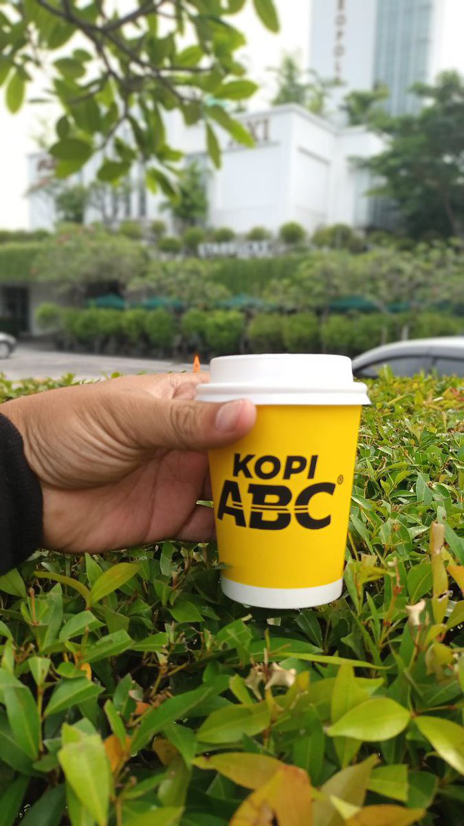 buitenzorg1979's tweet photo. @kopimantapABC pagi2 turun dr kereta di stasiun Cikini dikasih Kopi ABC auto gak ngantuk. https://t.co/C7a5JRTSjQ