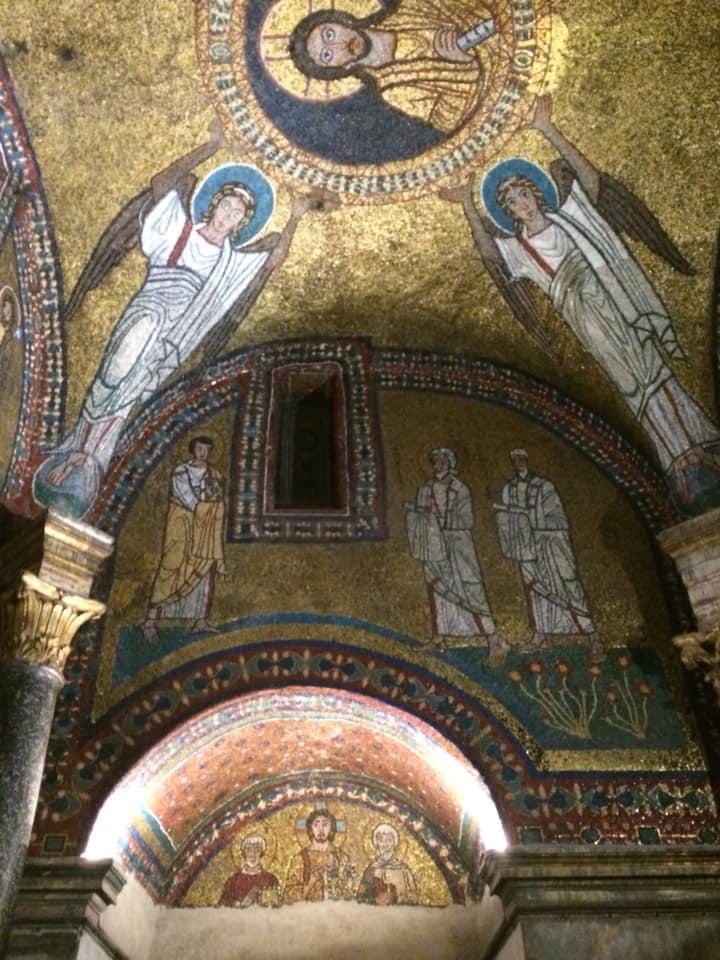 #MosaicMonday dettaglio del mosaico con Gesù pantocratore nella chiesa di Santa Prassede a #Roma #discoverRome #VisitRome #RomeIsUs #wheninRome #thisisrome uno stile bizantino meraviglioso testimonia la bellezza del #medioevo nella capitale