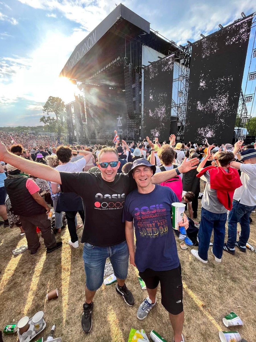aleeAV1's tweet photo. Village green Party Thursday, Knebworth Friday @liamgallagher , Choir of man/dinner Saturday @choirofman , Street party followed by flight to @DXB then @CityofJoburgZA ✈️😴
#avtweeps https://t.co/aayZMnVk6J