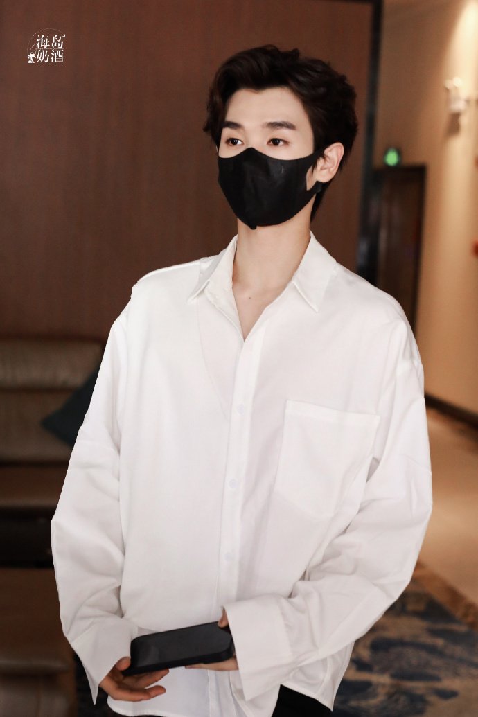 นับกระดุมขาไปแล้วนะ รักษาไว้ให้ดีๆนะลูก
ขากลับอย่าให้กระดุมหายตกหล่นที่ไหนล่ะ

📸海岛奶酒_高卿尘
<a href="/naninenai99/">Nine 👑</a>
#นายท่านกรชิต #高卿尘
#INTO1Nine #INTO1GaoQingchen