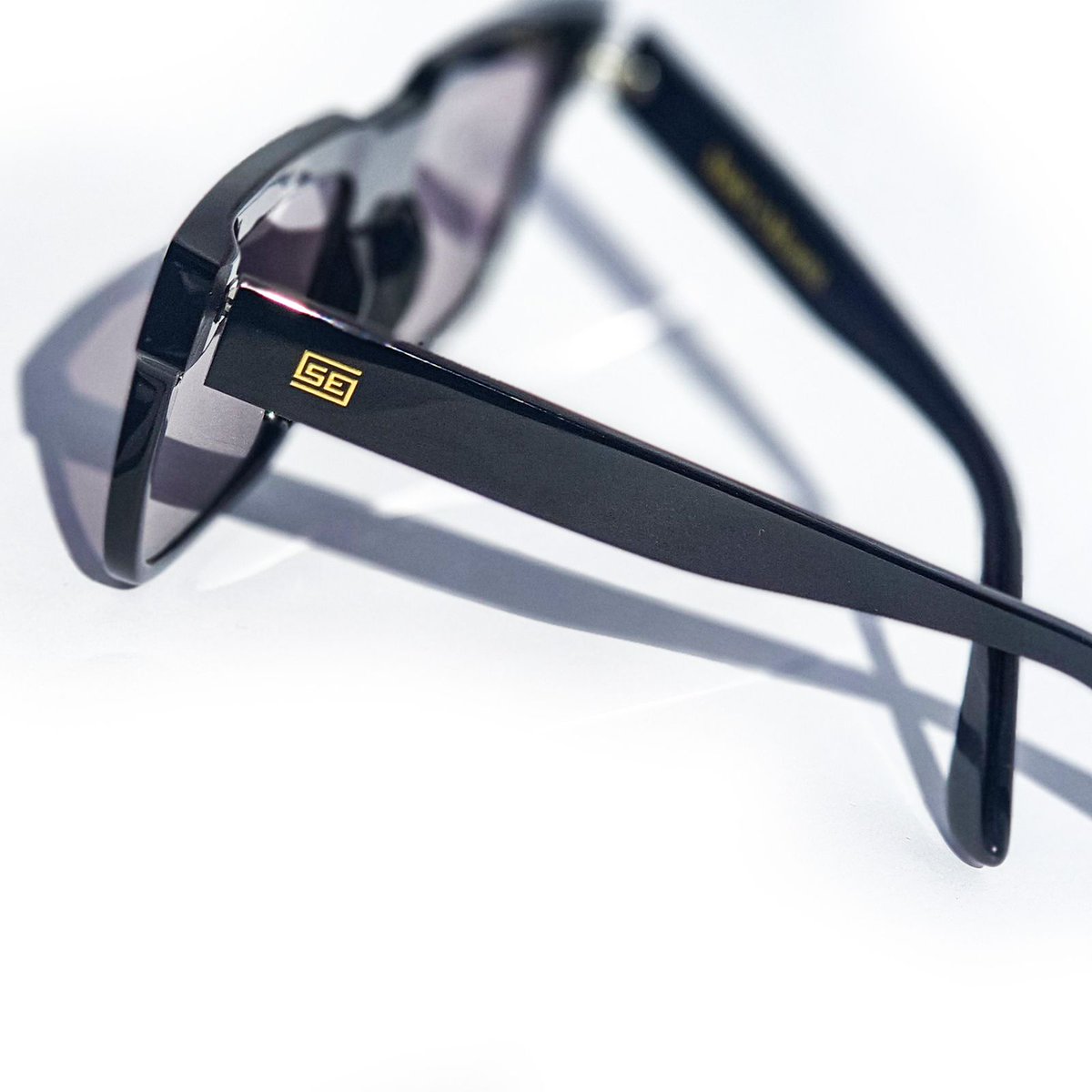 SthembiD's tweet photo. #Ad EYE WEAR DEFINES YOU!!

Please support local businesses and get yourself a pair.❤❤

TO ORDER OR ENQUIRE:
Follow👇

Twitter: @mertoneyewear

https://t.co/fLTN00TCYh

https://t.co/TJh50gjzwG

SEBrands is 100% local. https://t.co/C88VfYEWmT