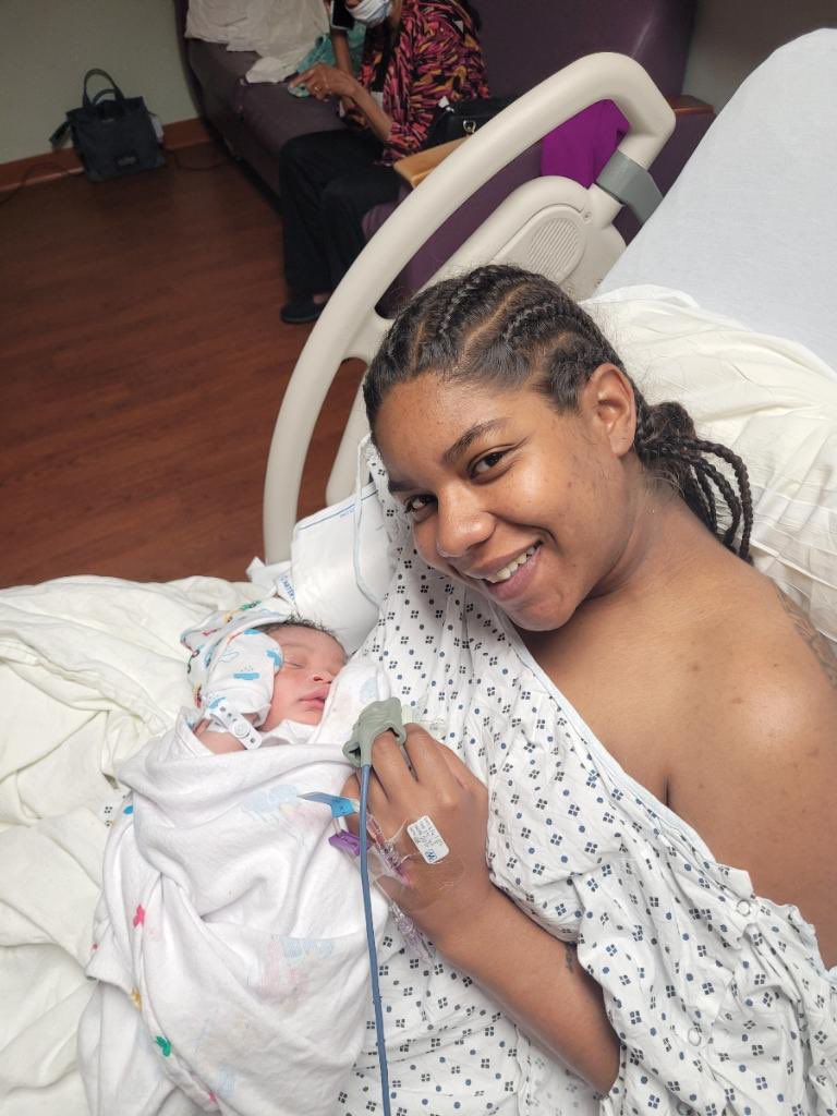 QueenT252's tweet photo. Welcome to the world little one !  

6lbs and 8oz @ 7:59pm 

June 5th, 2022 ❤️😍 https://t.co/7BONAdVk0s