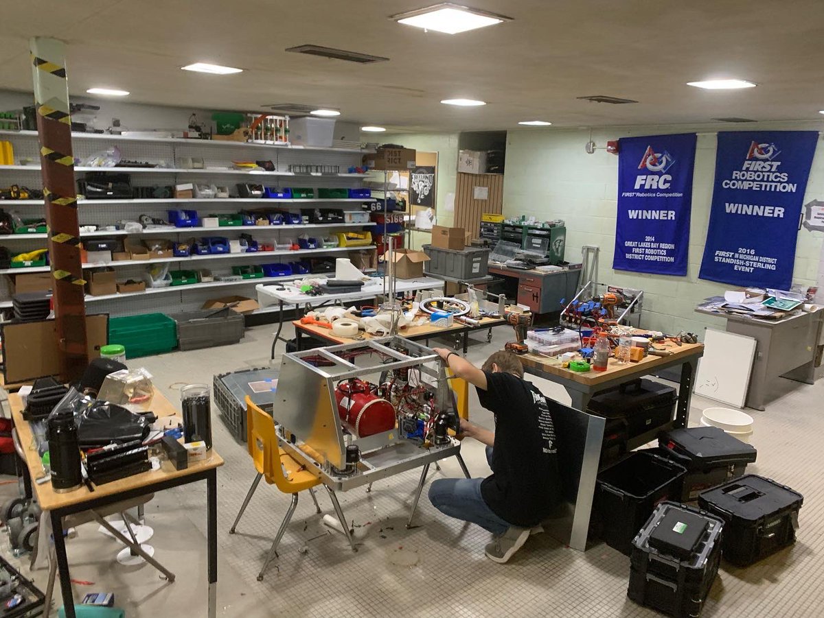 Freeland_5166's tweet photo. The Fabricators are making a lot of progress on our T-Shirt cannon project this summer. We can’t wait to show it off once it’s finished!
#FirstRoboticsCompetition #FRC #Robotics #FIRST #FirstRobotics #RapidReact #FRC2022 #RapidReact2022 #FirstInMichigan #Michigan https://t.co/kHFj6d2d6e