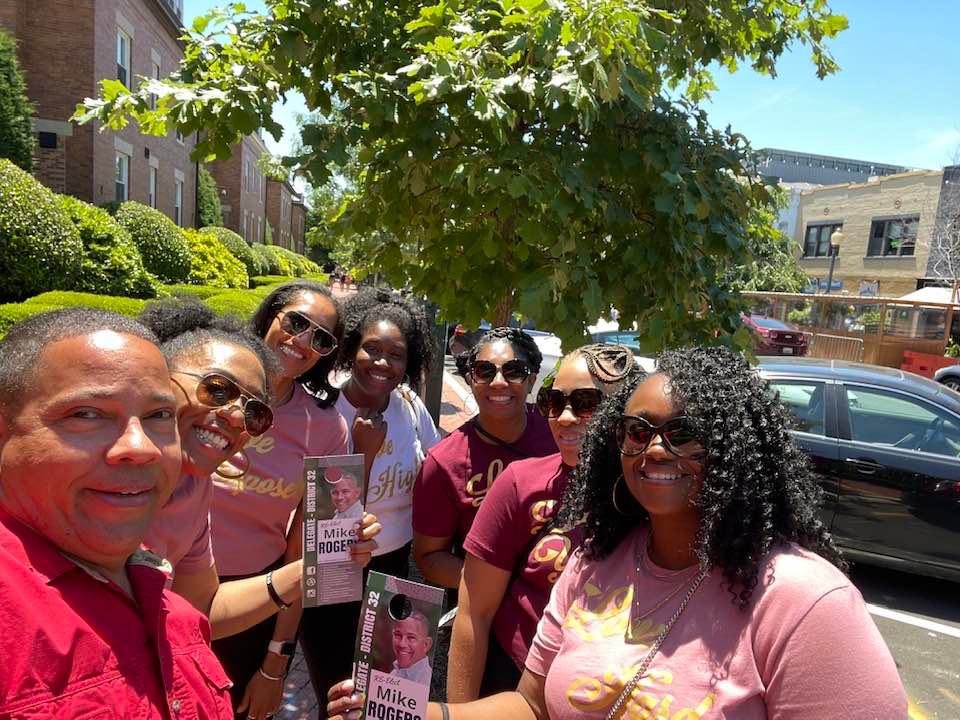 MikeJRogers4's tweet photo. I love the ladies of Delta Sigma Theta Sorority Inc. And, I think the like me. Ran into a group of Deltaβs, introduced myself and they informed that they βgot meβ and that they all have friends!
#CurrentSituation #DevineNine #LadiesOfDistinction
#DeltasForMike https://t.co/VwskGfI7xs