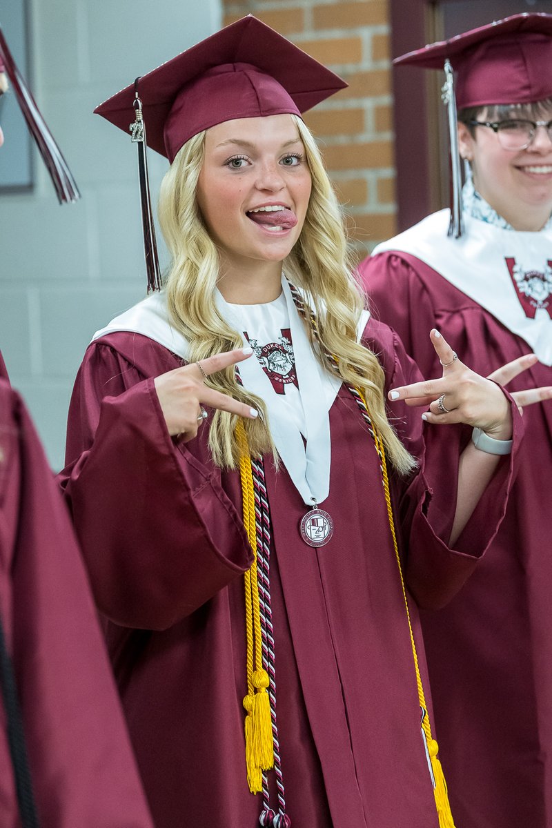 Smiles from <a href="/ChappellMckenna/">mckenna 🦋</a> at graduation this afternoon. #Classof2022 #Graduation2022