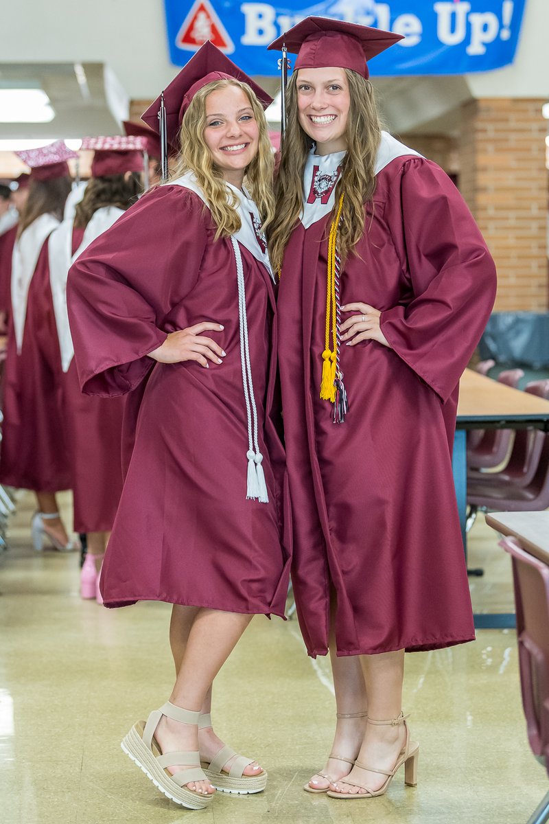 Smiles from <a href="/LindseyGott/">lindsey</a> and <a href="/m__oswald/">maile</a> this afternoon. #Classof2022 #Graduation2022