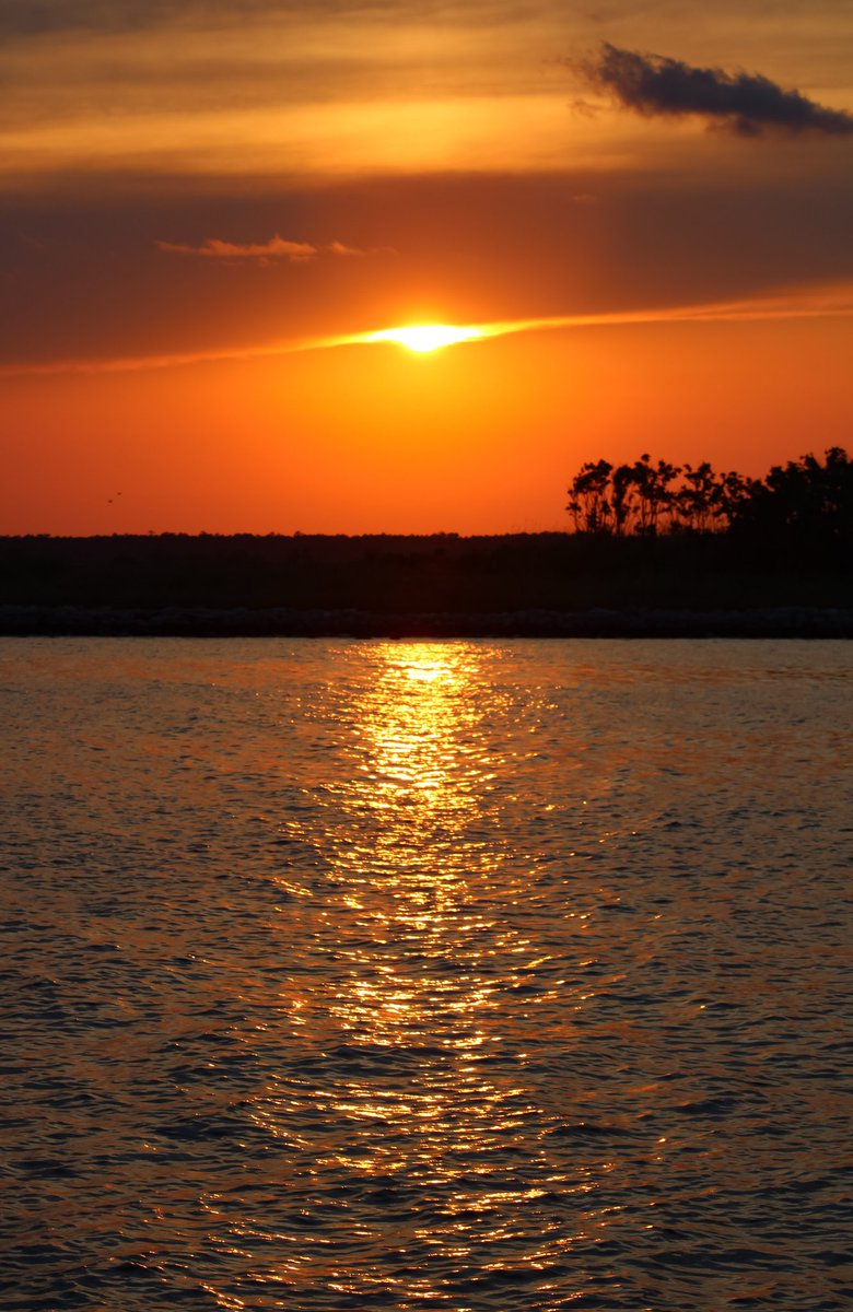 Sitting at the Docks again...being productive...

#weekendvibes #Weather #coden #BLB #sunset 
<a href="/Rose_Ann_Haven/">WKRG Rose Ann Haven</a> @CassieFambro <a href="/LeniseLigon/">Lenise Ligon</a> <a href="/WKRGEd/">Ed Bloodsworth, CBM</a> <a href="/newsgirlalison/">Alison Spann</a> <a href="/spann/">James Spann</a> @TaylorSarallo <a href="/ThomasGeboyWX/">Thomas Geboy</a> <a href="/morganabigail/">Morgan Barry</a> <a href="/NWSMobile/">NWS Mobile</a> @Kelly_WPMI