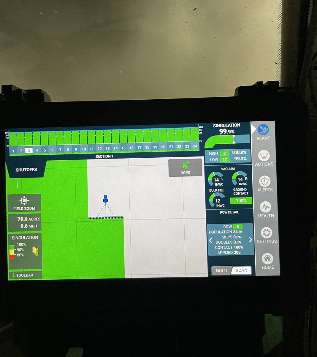 VanAertBryce's tweet photo. Year two with Kinze True Speed. 2nd year being impressed. Sometimes the screen seems too good to be true. @Kinze @DeltaPowerEquip https://t.co/XFJ7WLx2e5