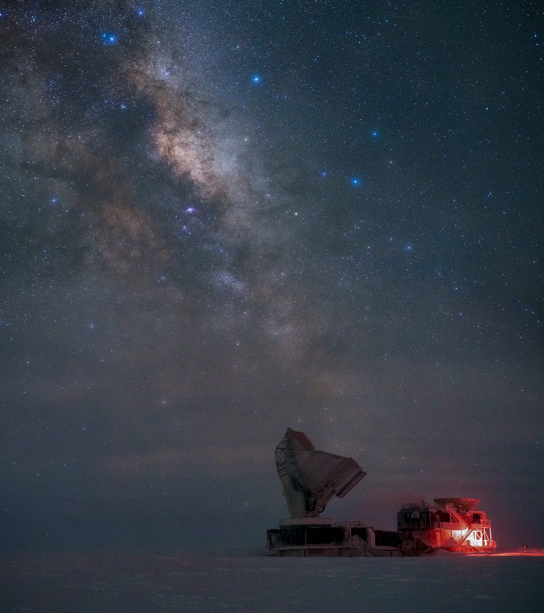 SPTelescope's tweet photo. Picture by SPT winter over @aman_chokshi of the Milky Way above the South Pole Telescope!  Highly recommend following Aman, if you don’t already, been a series of amazing photos by him this winter!  #southpole #aurorafest2022 https://t.co/FooOPhAb6M