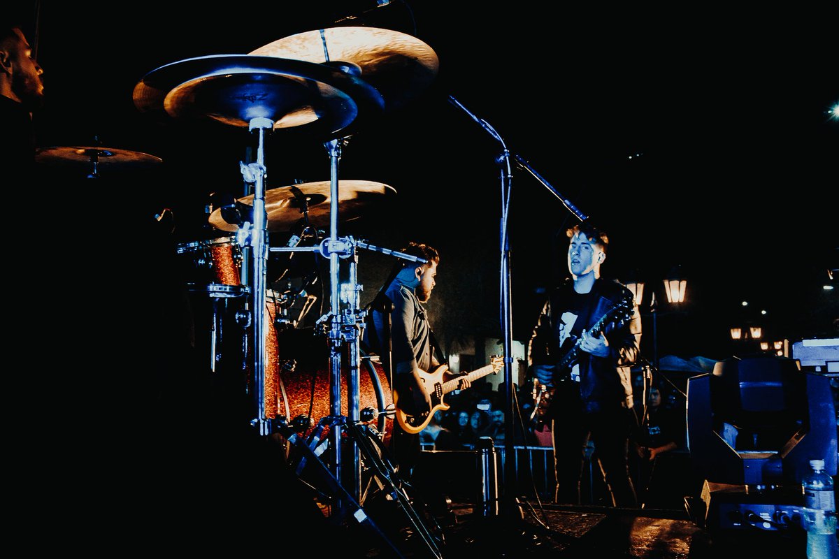 antennapy's tweet photo. 📡🎸 ANTENNA 10 AÑOS 🎸📡

¡Exactamente hace una semana, estábamos compartiendo este increíble show aniversario con ustedes! 🖤

📸: Lucca Salinas 

#Antenna ⭐
#Antenna10Años 📡🎸 https://t.co/a7ntYASxro