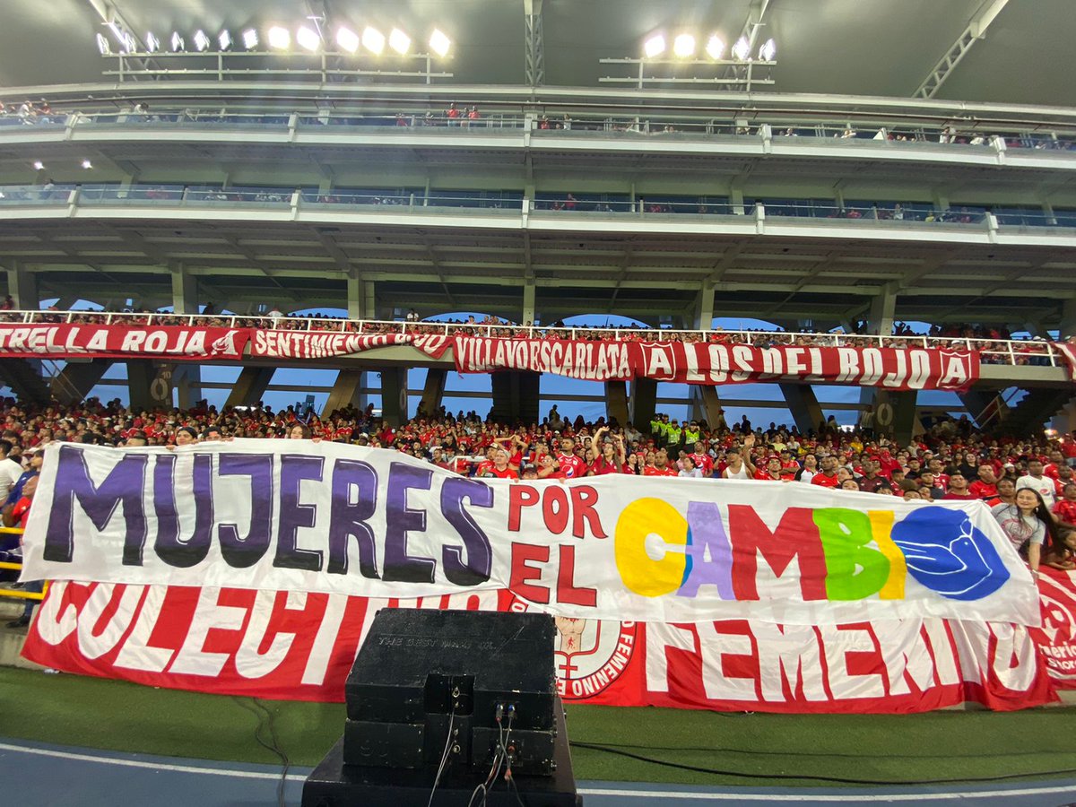 Hoy las mujeres hemos dejado un mensaje histórico sin precedentes, somos imparables y vamos por el CAMBIO. 

Aguante el fútbol femenino y aguanten las mujeres que están donde quieren estar y no donde les dicen. ✊🏽♀️

#MujeresPorElCambio #VicepresidentaFrancia #VamosAVivirSabroso