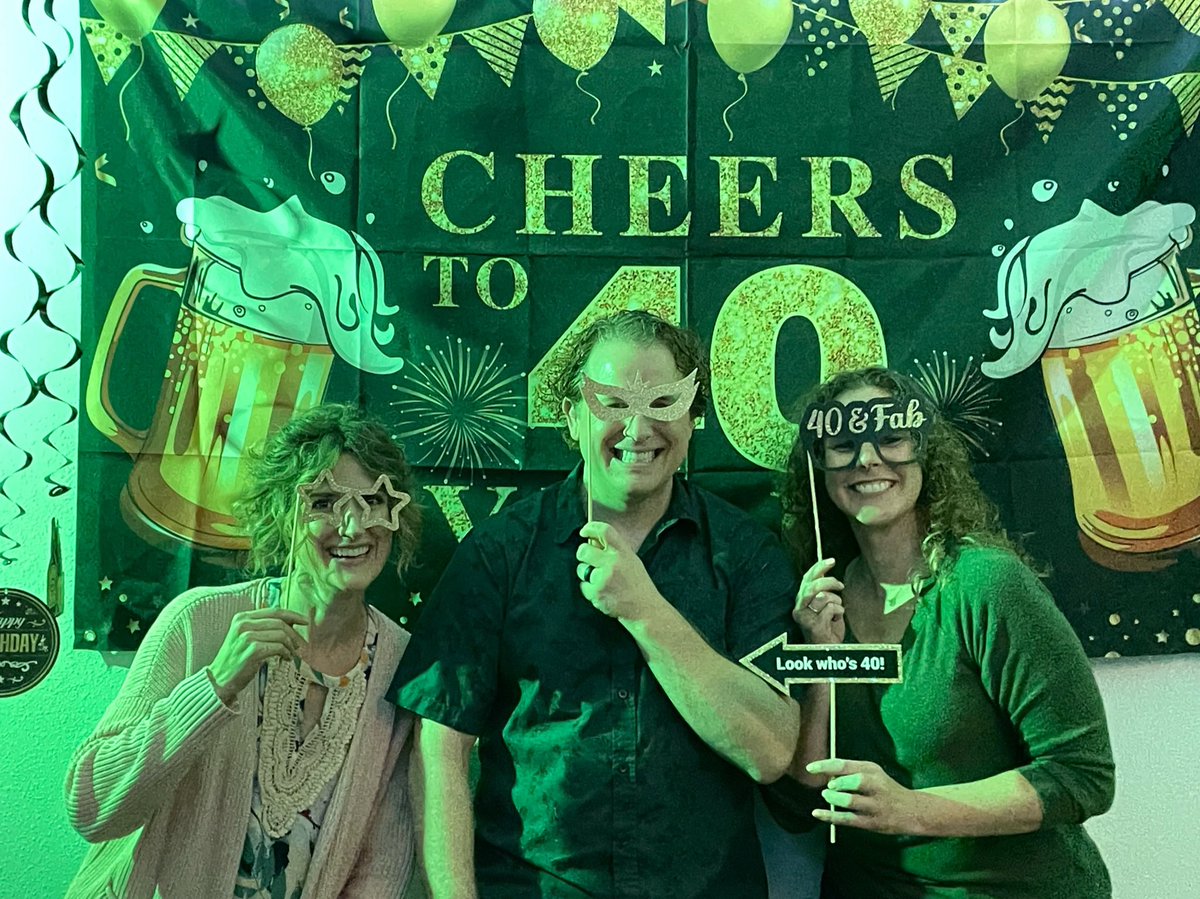 bachademia's tweet photo. Bachademia crew in real(ish) life..: @BacheloretteABC #bachelorette #podcast #AcademicTwitter #academicchatter https://t.co/TeQGSLtxIb