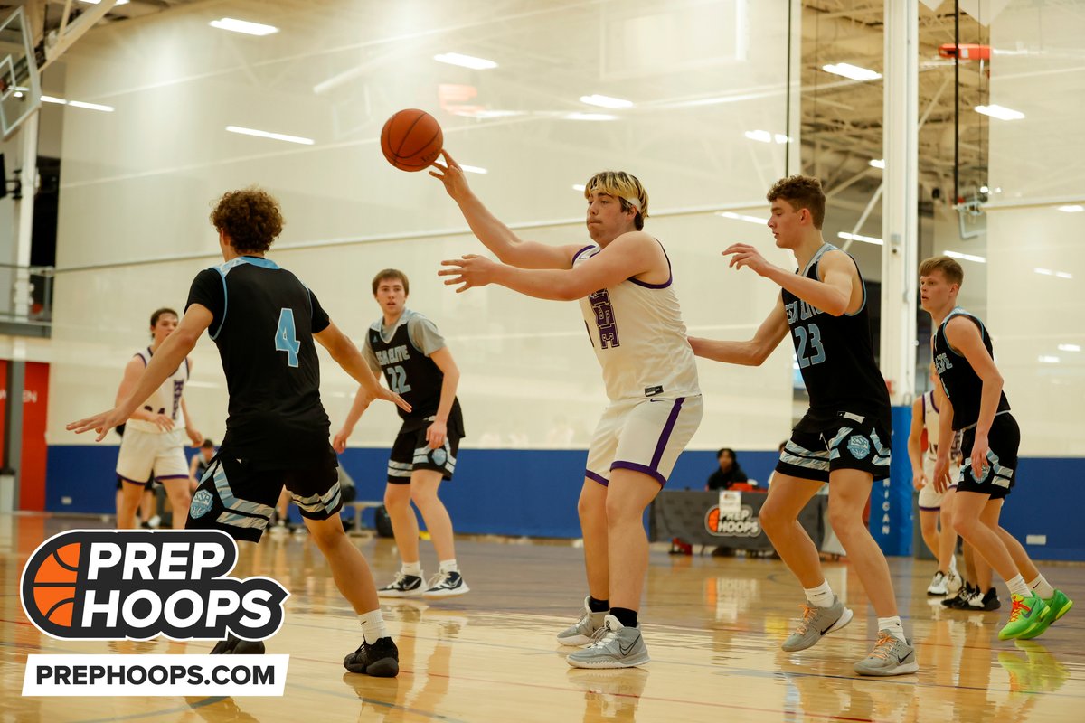 Buckets In The Big Red: Minnesota 17u Standouts🔥

prephoops.com/2022/05/bucket…

@MolleyKomara <a href="/IMATTI11/">Isaac Matti</a> <a href="/floatfamalvin1/">Alvin Jones Jr</a> <a href="/EliasBatala/">Elias</a> <a href="/SawyerTordsen/">Sawyer Tordsen</a>