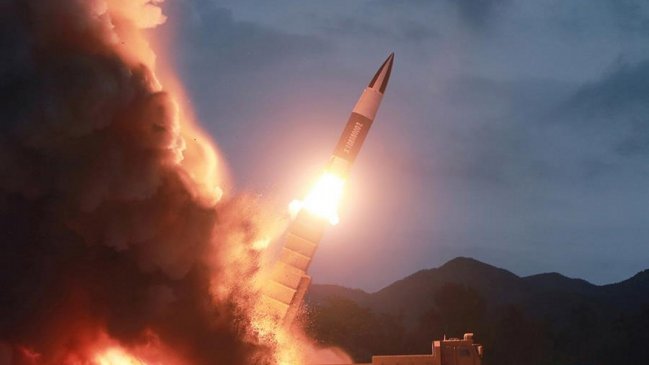 Cooperativa's tweet photo. 🔴 EEUU y Corea del Sur lanzan ocho misiles en respuesta al último test norcoreano #CooperativaContigo https://t.co/rmTC3GKEEs https://t.co/JYxaUjY3uU