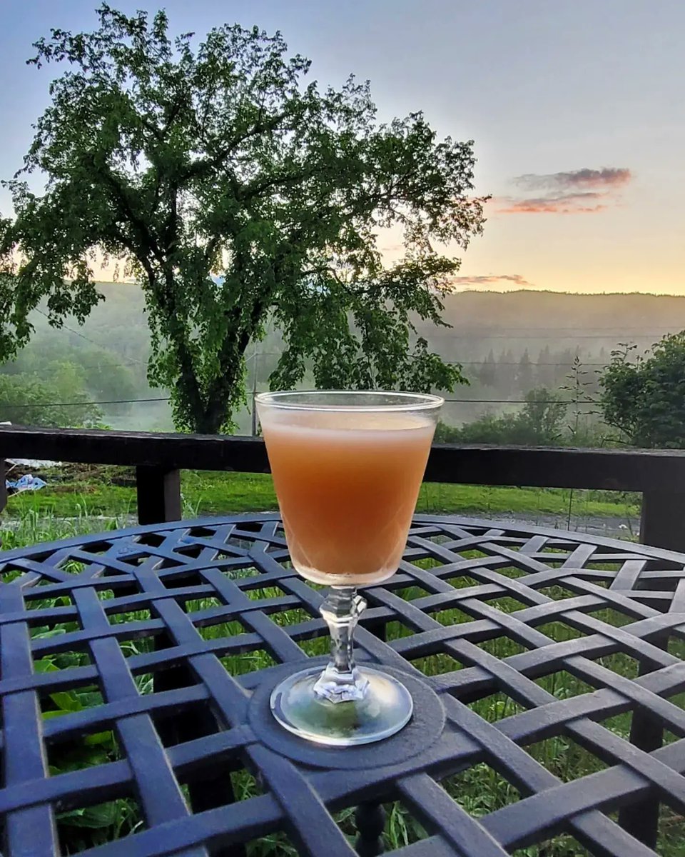 tweetartt's tweet photo. The Army &amp; Navy #cocktail https://t.co/HyCz6lNT5O
