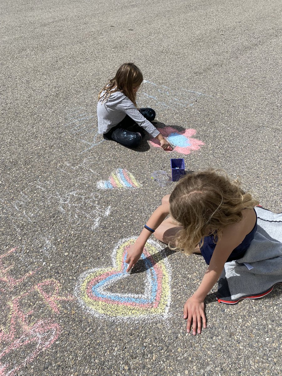 DebDunham16's tweet photo. Spreading the love with chalk art!! ❤️Thank you to our grade two buddies for working on this project with us! ❤️@BelParkCBE @MissGMah https://t.co/l6gNzFZ5TU