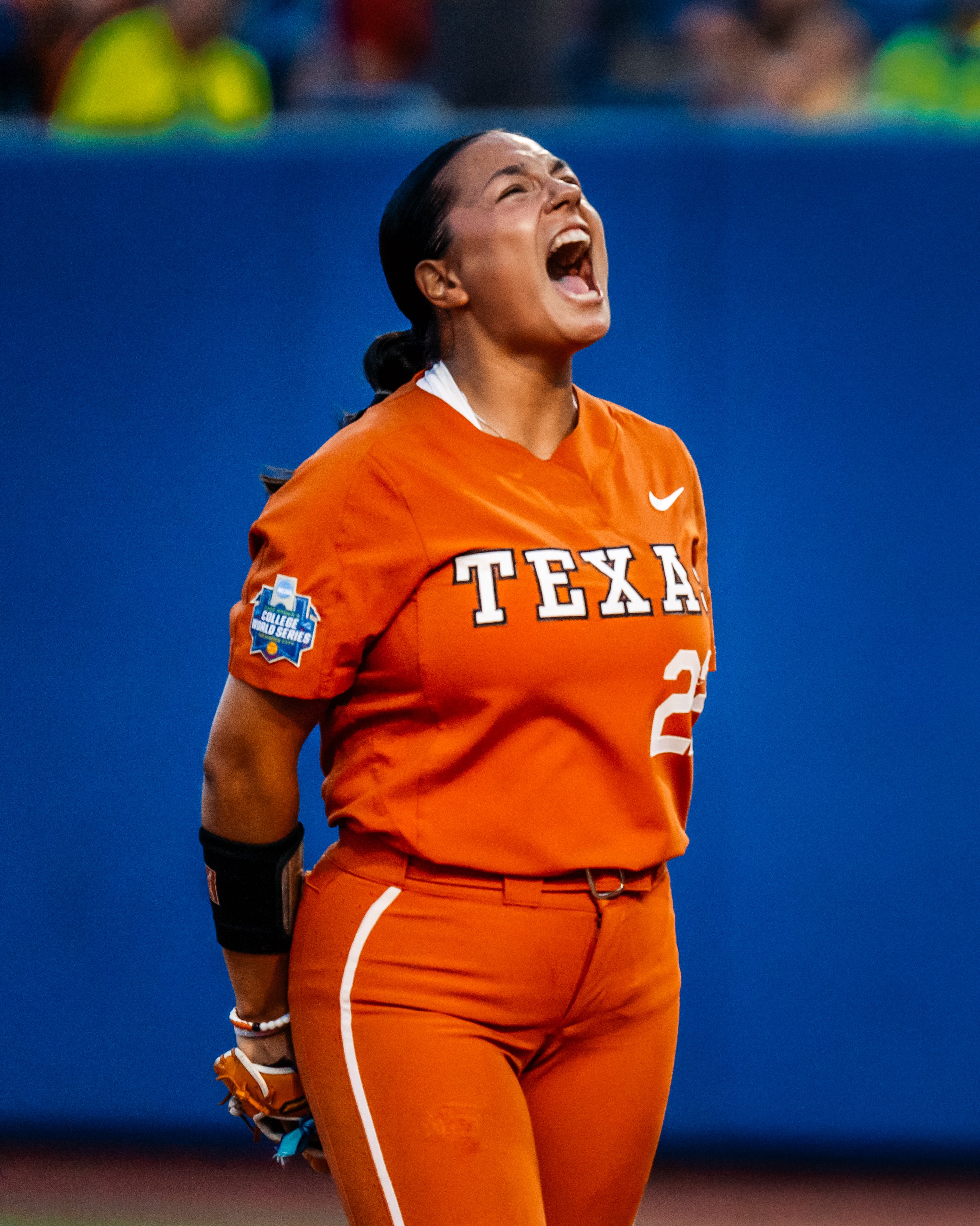 FUiJG21WUAEZLRa?format=jpg&name=4096x409