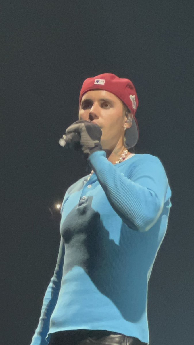 JusticeTourMex's tweet photo. 📸| 05/06: Justin durante su presentación en la Arena Little Caesars en Detroit, MI. 

#JusticeTourDetroit 
#JusticeWorldTour

©exhalebieber https://t.co/UxEeIFvFil