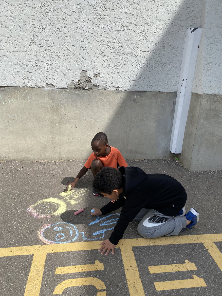 DebDunham16's tweet photo. We hope our messages of hope and kindness make you smile! ❤️😊@BelParkCBE https://t.co/WOKKn5ybTw