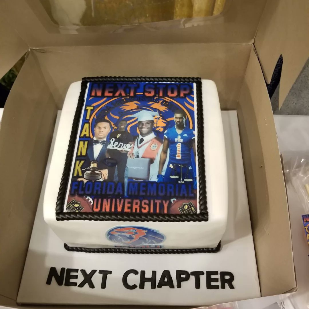 AaronTa12244466's tweet photo. Ending his High school year on a high note...On to the next Chapter! #Lions #studentathelete #collegebound #wilsonscholar #leader #summerB 💯🦁💪🏾💪🏾🙏🏾 @FMULionsFB @BobbyRome @FLMemorialUniv https://t.co/JnsQYYYbX8