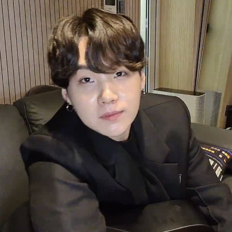 hourIysuga's tweet photo. https://t.co/pJXZ5oFEMK