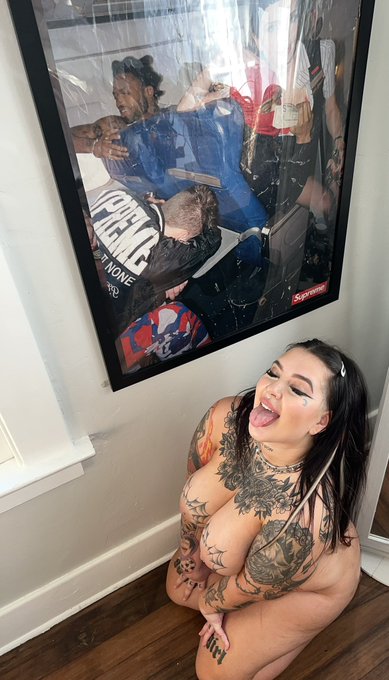 2 pic. do you like when i look up at you? https://t.co/MX2gtt76Ne