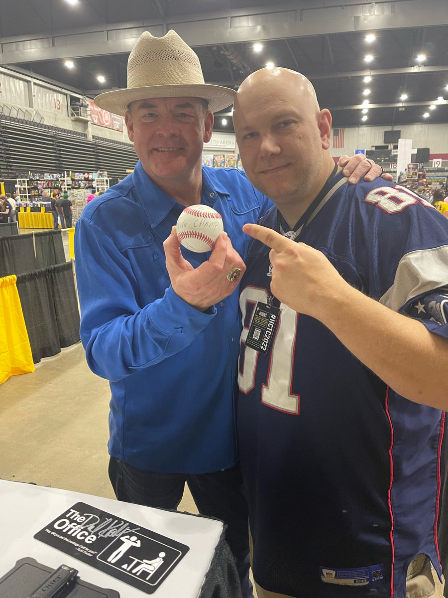 DZnutsandcards's tweet photo. @davidkoechner Thanks man for a great time. It was a pleasure hangin with you all weekend. I told you I was going to win the trivia. Thanks again and it was a dream come true getting to react that Office scene with you on stage, the best. https://t.co/vu1B1Jnoed