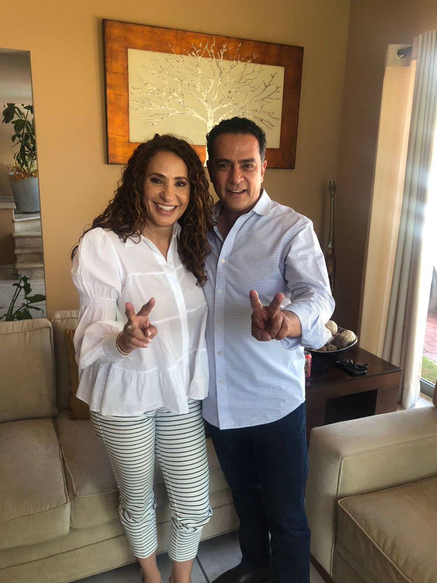 gina_campuzano's tweet photo. Hoy los duranguenses nos dieron la confianza y decidieron el rumbo que quieren para el Estado y nuestra ciudad, con @EVillegasV y @josejoseantonio al frente.
Estoy segura que van a trabajar con mucho #OrgulloXDurango y van a dar muy buenos resultados.
¡GRACIAS DURANGO! https://t.co/UYCBM5oXJI