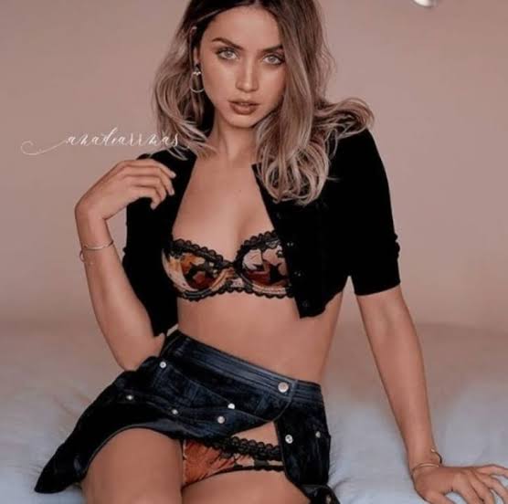 POEMA0SCURO's tweet photo. #SeductiveSunday https://t.co/ifsSkEUN2B