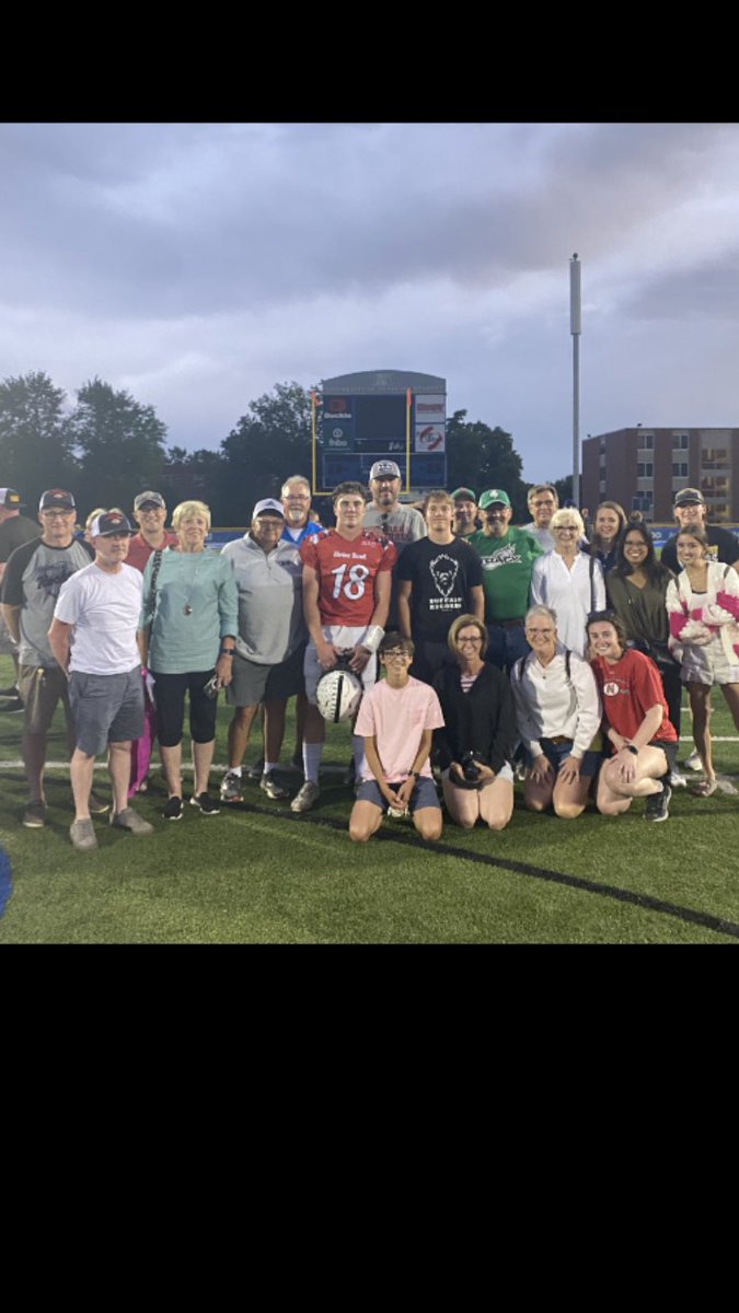 TomHartman19's tweet image. So proud of this kid @SamHartman19, the career he has had in multiple sports and academics. Unbelievable support from family and friends throughout his time competing. The Shrine Bowl was a great capper to his last high school game. Hartman family pic. 4 Shrine Bowl alums in it