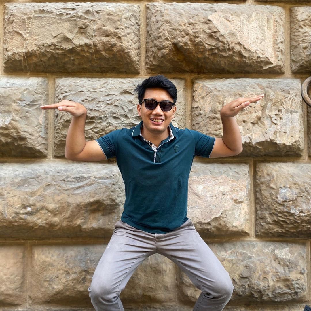 ata_lia's tweet photo. Tapi mengapa kamu yang ceria, lucu, ringan tangan, sabar, selalu wangi dan tiba-tiba saja senang difoto di akhir-akhir kebersamaan kita, terus membuat dada ini sesak, dan air mata tak kunjung kering.

Foto terakhir adalah foto berdua kita di pagi sebelum insiden itu. https://t.co/Dp6hDlNL9C