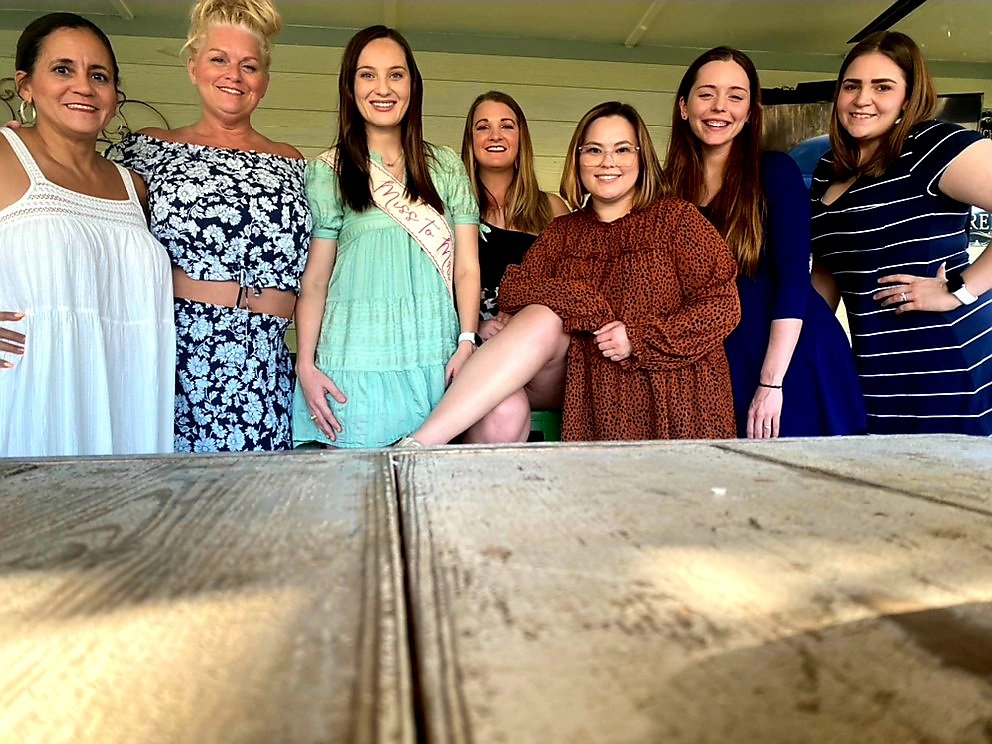 coach_siebold's tweet photo. Best way to kick off the summer ❤️ #GirlsTrip #VinobeforeVows #FBTX https://t.co/25ucc3j3RF