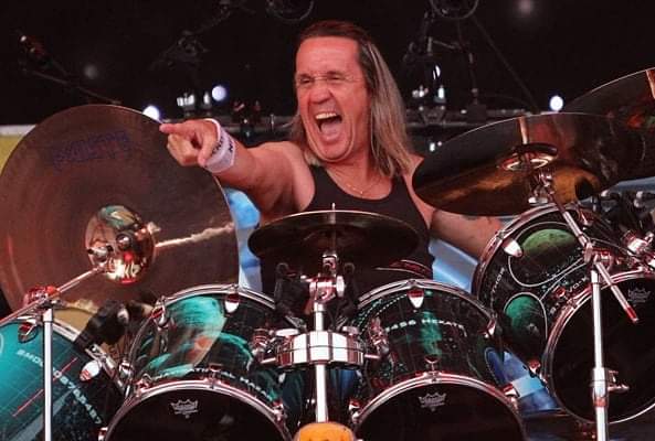 Happy Birthday!!!!! Nicko McBrain, baterista de Iron Maiden desde 1982  