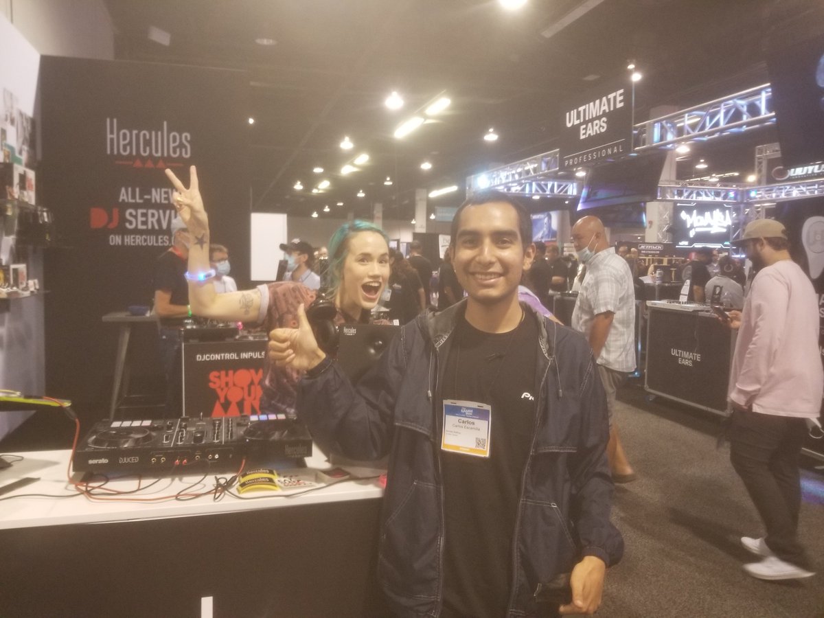 ArtistCarlosE's tweet photo. I ran across one of the happiest DJ players of @clubmeshdjs today: @misschessknight at NAMM. It was great to meet & greet with her! <^___^> 🎧🎚🎛 #NAMM #NAMM2022 #Hercules #MissChestKnight #DJ #Music #SundayMusic #ClubMesh #Anaheim https://t.co/tgnBzkGlla