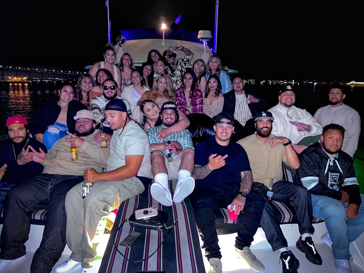 thatguyskawwt's tweet image. #BachWeekend 🍻