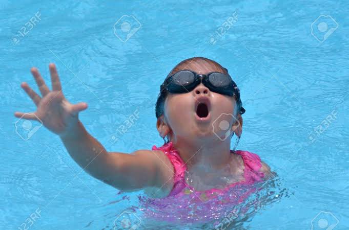 Picture taken On 12th June This Sunday at LIVET 1824 as <a href="/saufah_/">Saufahh🦋</a> <a href="/Amooti_Mami/">Amooti 🌹🌹</a>  calling for help after acting like they know how to swim 🏊‍♀️ 😂😂 #WetAndWild