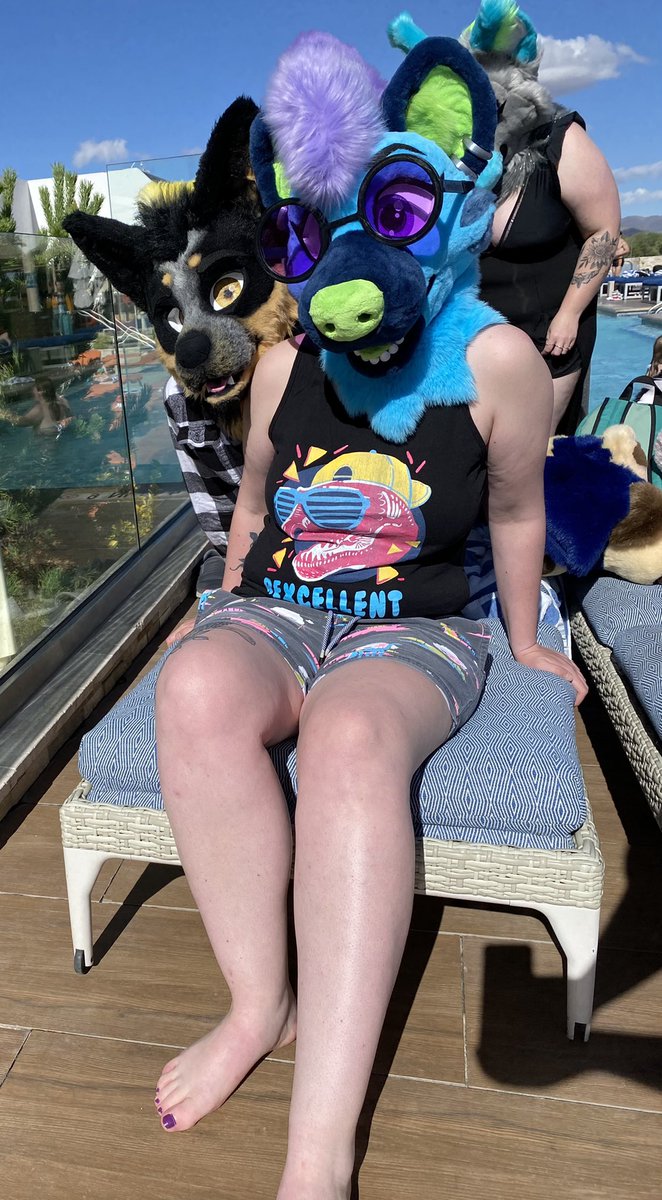 MacAndYeens's tweet photo. Hanging out by the pool this evening with my friends was honestly the highlight of my con 💙

#BLFC2022 https://t.co/s9RnYM0xIc