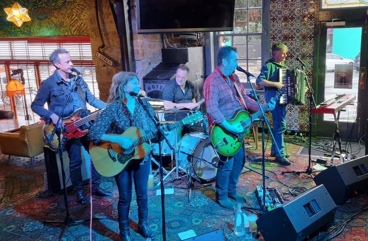 RobertQuantrell's tweet photo. In nigh on 30 years of live music at the Warnie,Mick Thomas' Roving Commission w/ Brooke Taylor in support, 05/06/22 is right up there as one of the All Time TOP 5 Best Gigs in the venue!
#MickThomas #RovingCommission #BrookeTaylor #HotelWarrnambool #topfive #ArtsCentreMelbourne https://t.co/AZy6i8K4ca